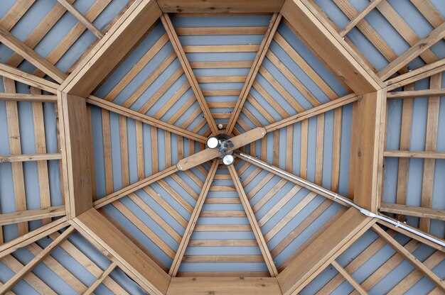 Ошибки при оформлении потолка с помощью балок