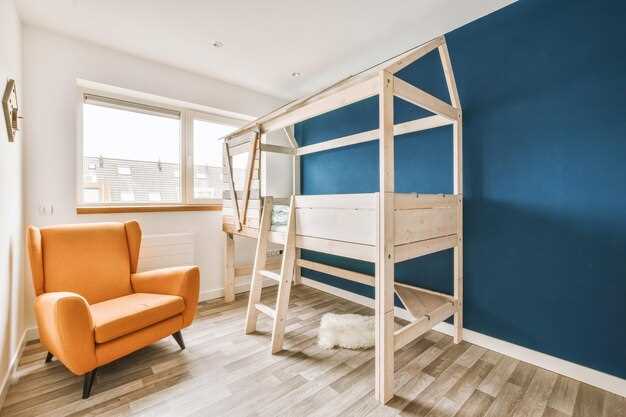 Системы хранения на стенах оптимизируют пространство. Открытые полки и корзины упрощают доступ к предметам и способствуют порядку.