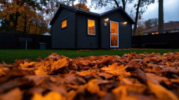 Следующий шаг – установка об решетки, если есть необходимость. Это оберегает утеплитель от механических повреждений и создает пространство для вентиляции. Доставьте утеплитель между реечными конструкциями, прочно фиксируя его для предотвращения смещения.